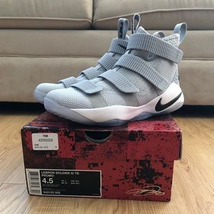 New Lebron Soldier11 TB in Wolf Grey.Boys Size 4.5